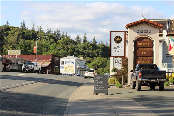 Hopland - Hopland streets, Highway 101 (4/18/2017 - Credits: Kellen Lim)