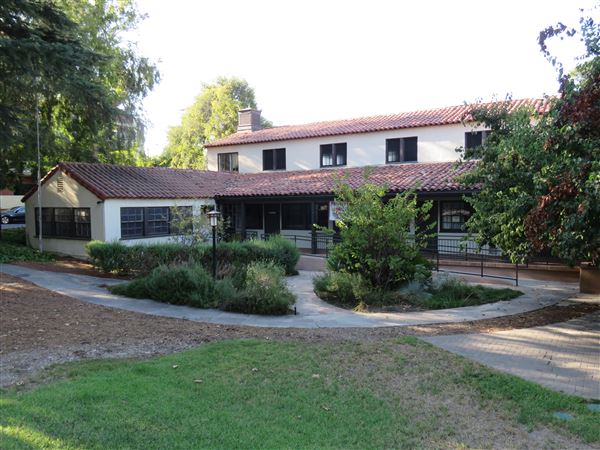 Unitarian Universalist Church of Studio City (9/5/2020 - Credits: Chris Long, exterior photos and Barbara Allen, interior photos)