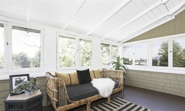 1905 American Foursquare Craftsman Home in HPOZ (10/12/2021 - Credits: Alex Jaspersen)