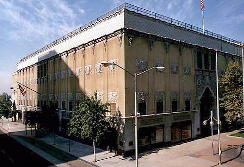 Harris Department Store (12/31/2003)