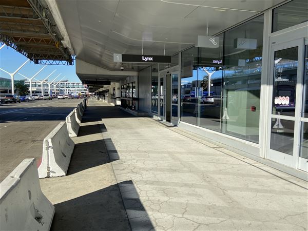 Los Angeles International Airport (LAX) - T1.5 Exterior Arrivals Curb (Exterior & Outer) / Exterior Curb and Baggage Check-n (1/9/2024 - Credits: Michael S. Hoffner)
