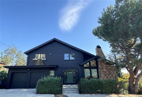 Modern A-Frame home Echo Park hills (1/29/2024 - Credits: submitted by: Yasi Zomorodian)