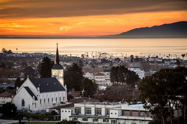 Downtown Santa Cruz - Downtown Santa Cruz - High Street Church (1/1/2021 - Credits: Philip Lima - 2021)
