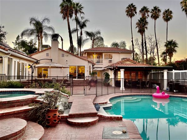 Beautiful Villa with a beautiful backyard on a large lot (5/31/2024 - Credits: Michal Aljadeff)