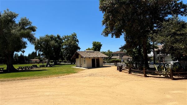 Los Encinos State Historic Park (SHP) adjacent to currently closed Lakeside Restaurant & Lounge (7/12/2024 - Credits: Brandy Davis)