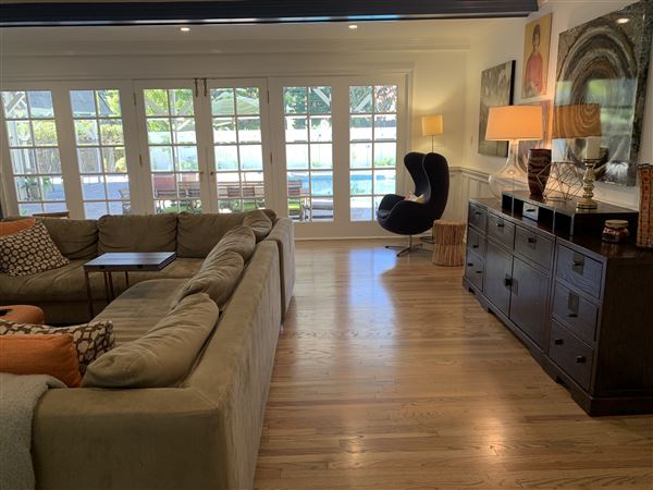 Suburban House Van Nuys (7/18/2024 - Credits: submitted by: Susan Krieg)
