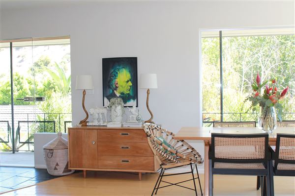 Modern Mid-Century House with stunning DTLA Views (7/27/2024 - Credits: Lisa Marahiel)