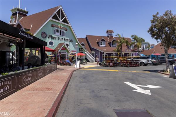 Shoreline Village (8/28/2024 - Credits: LB Locations)