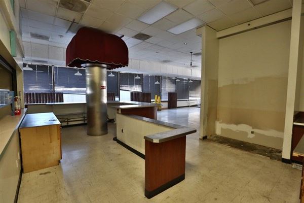 Wilshire Colonnade - Empty Restaurant (9/17/2024 - Credits: Cap Equity)