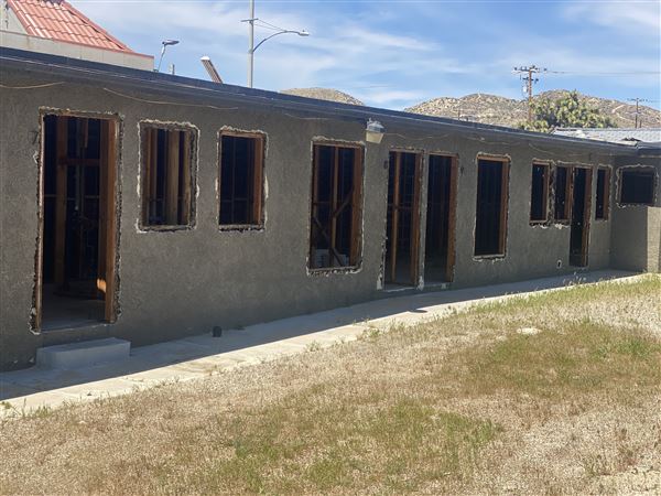 Abandoned Motel in the High Desert (2/6/2024 - Credits: Yonnus Becker)
