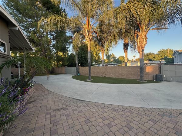 Walnut Acres Woodland Hills (10/29/2024 - Credits: submitted by: Chen Yaacov)