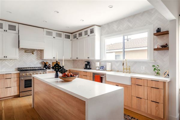 Casa Trece (1/25/2025 5:16:41 PM - Credits: submitted by:)