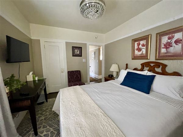 Fully furnished stucco California Bungalow (2/21/2025 - Credits: submitted by: Odessa McDUFFIE)