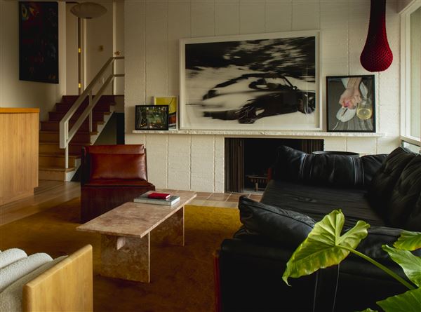Midcentury Modern Hills Home (3/25/2025 - Credits: submitted by: Sean  Mcnichol)