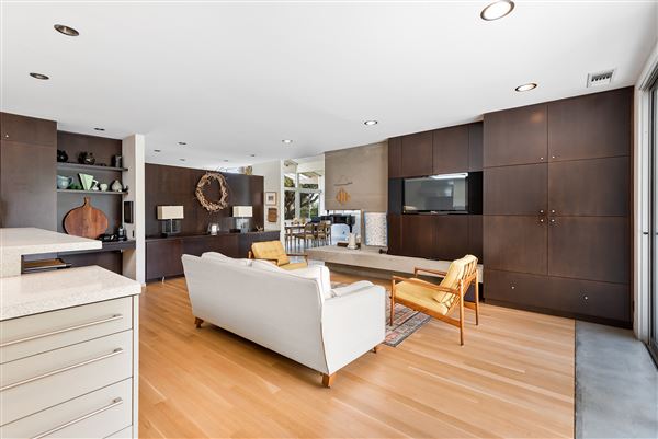 Club Drive Mid Century Home (4/1/2024 - Credits: submitted by: Leo Grifka)