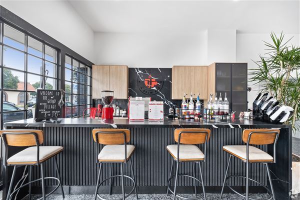Burbank Modern Office Space – Film/Photo Shoot Ready (5/1/2024 - Credits: In-house photographer)