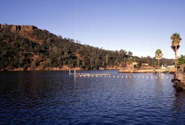 Lake Tulloch (12/31/2003)