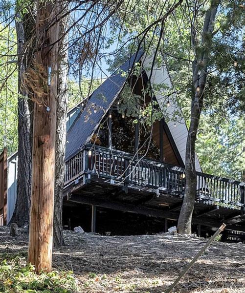 Twin Peaks Mountain Cabin (8/31/2022 - Credits: submitted by: Alex Persons)