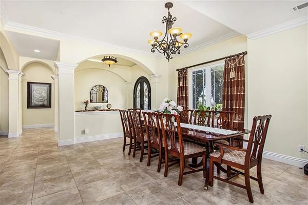 Vale View Mansion (10/1/2025 - Credits: Charles Walters)