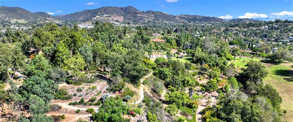 City of Vista - Vista's hilly terrain (12/3/2023 - Credits: By https://www.cityofvista.com/, Public Domain, https://commons.wikimedia.org/w/index.php?curid=141704183)