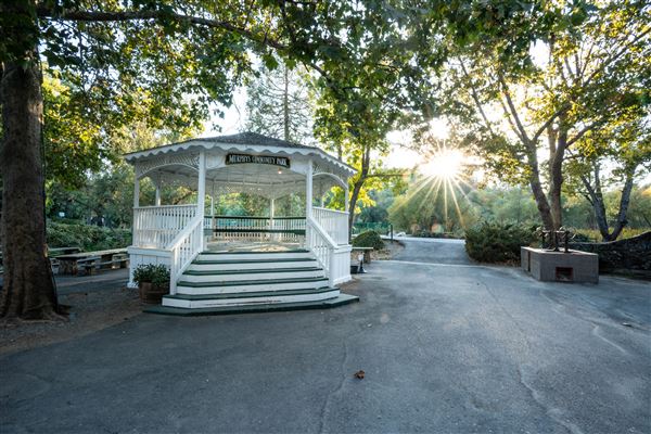 Murphys Main Street (10/21/2025 - Credits: Calaveras Visitors Bureau & Film Commission)