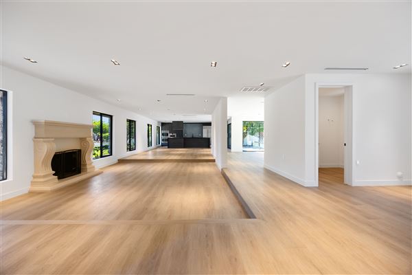 Contemporary Mid-Century Luxury Home (10/27/2025 - Credits: submitted by: Jenarda Makupson)