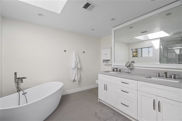 Sherman Oaks Oasis (10/20/2025 - Credits: submitted by: Andrea Bailey)