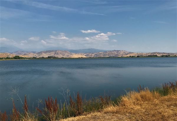 Woodlake - Bravo Lake in Woodlake (5/28/2023 - Credits: By Fruitianslip - Own work, CC0, https://commons.wikimedia.org/w/index.php?curid=132434353)