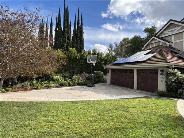 Encino Area Home (11/19/2025 - Credits: submitted by: Mike McDaniel)