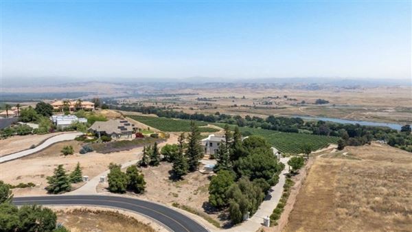 Single family property (12/3/2025 - Credits: submitted by: Artur  Harutyunyan)