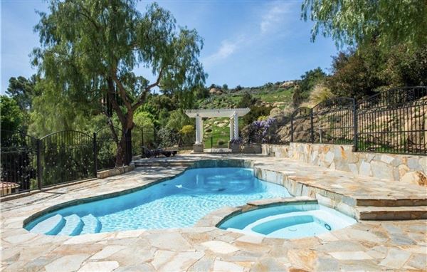 Chatsworth Hills Estate (12/5/2025 - Credits: Artur Harutyunyan)