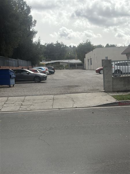Woodland Hills Basecamp/ Crew Parking (5/8/2026 7:27:56 PM - Credits: submitted by: Shivam Dhupar)
